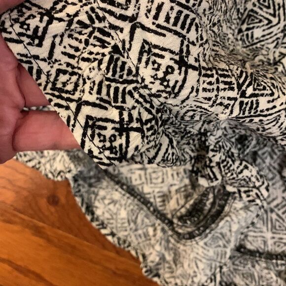 Sadie and Sage extra small geometric design shorts with ruffle hem - Picture 10 of 10